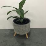 Groovy Tripod Grey Ash planter pot