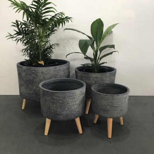 Groovy Tripod Grey Ash planter pots